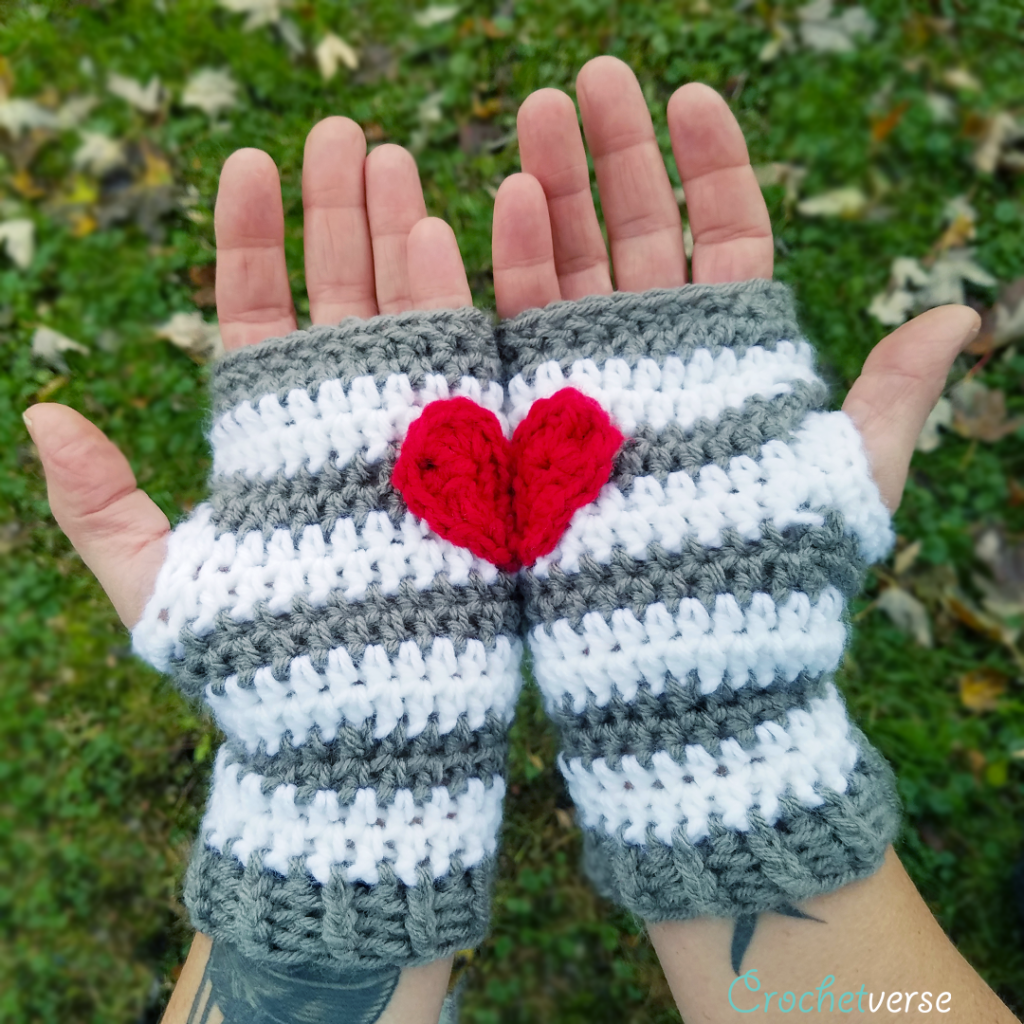 Free Crochet Fingerless Gloves Pattern – Heart in Hand! | Crochetverse