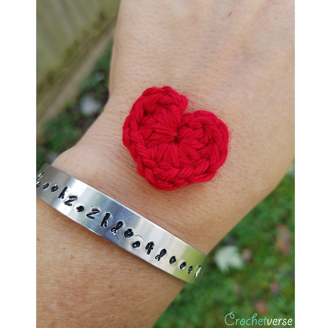 Mommy} Creations: New favorite pass time:Crochet Hearts | Valentines crochet,  Crochet heart, Crochet bracelet